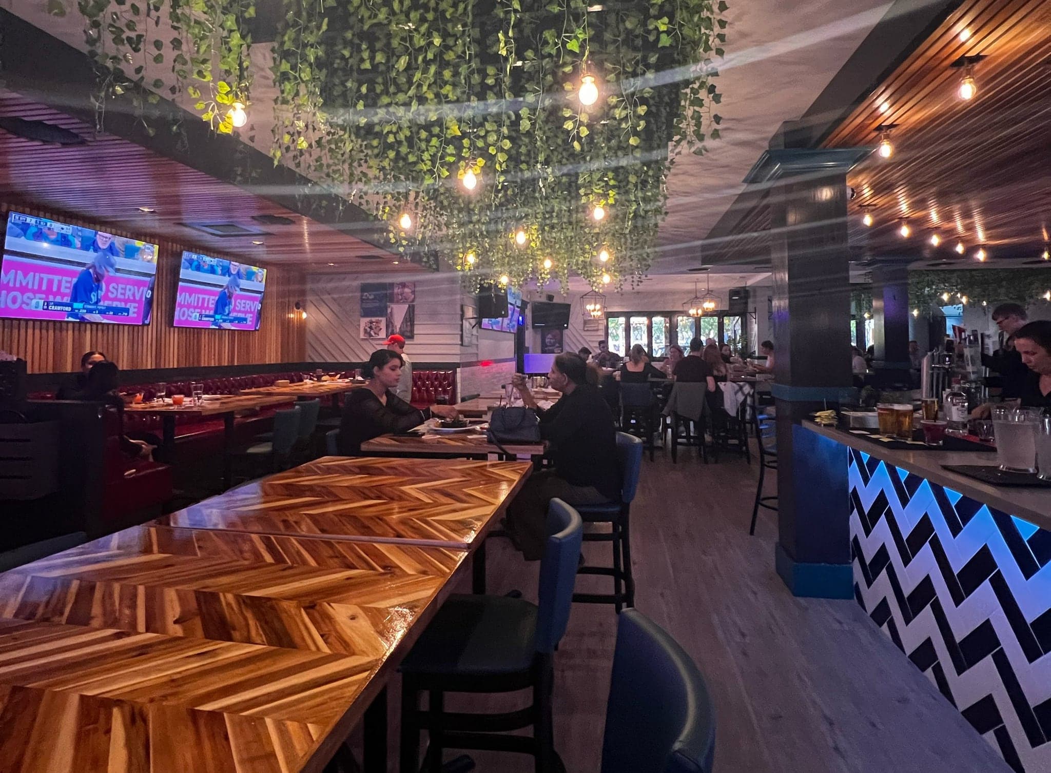 WINGS Restaurants & Pubs - Port Moody in Coquitlam · Metro Vancouver